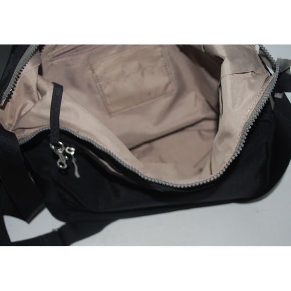 Baggallini Vislon Sidekick Hobo Bag Black Nylon Tan Interior Pre-Owned - Picture 4 of 4